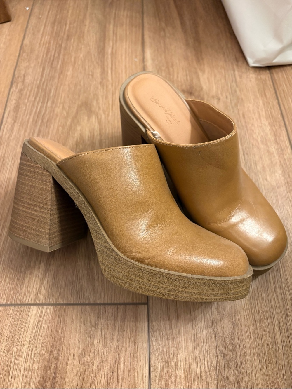 Universal Thread Leather Tan Platform Mule Heels Womens 6.5 Chic Staple Boho